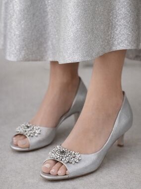 Badgley Mischka Macie Peep Toe d'Orsay Kitten Pump Size 8